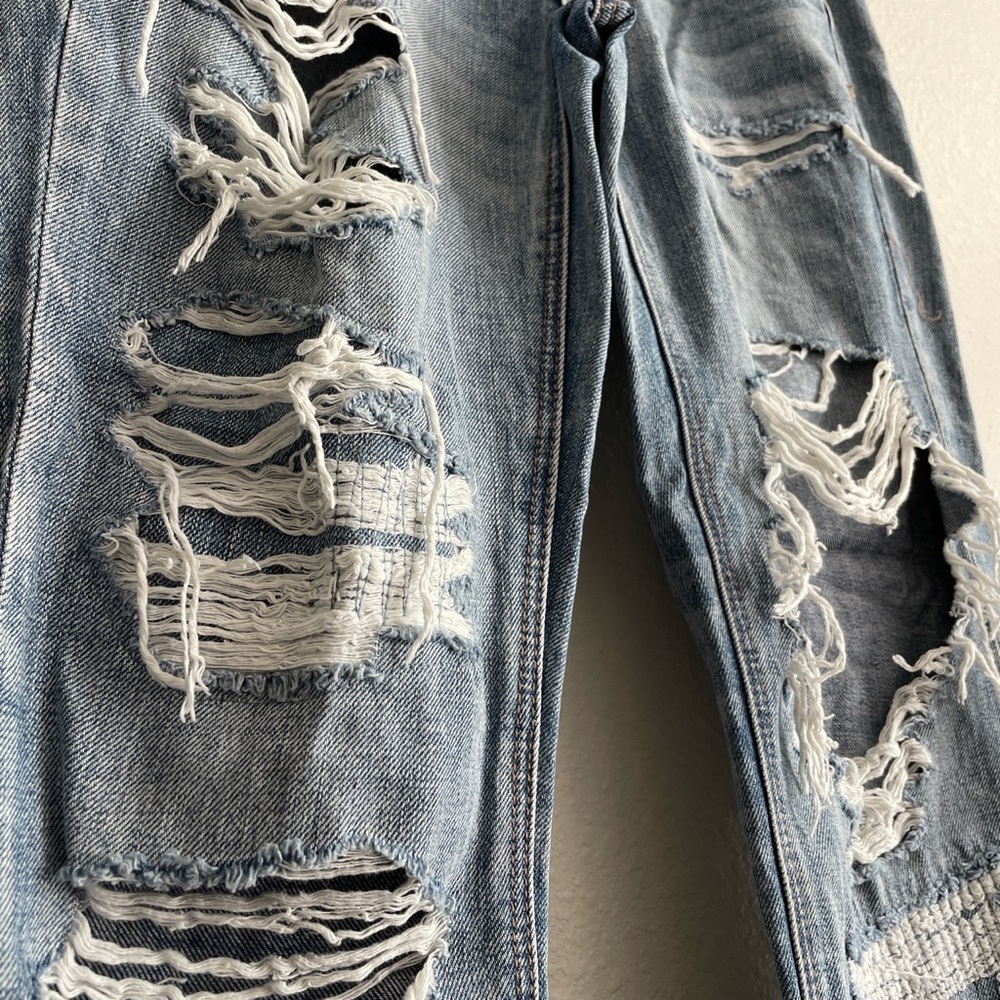 AE RIPPED JEANS - Picture 4 of 6